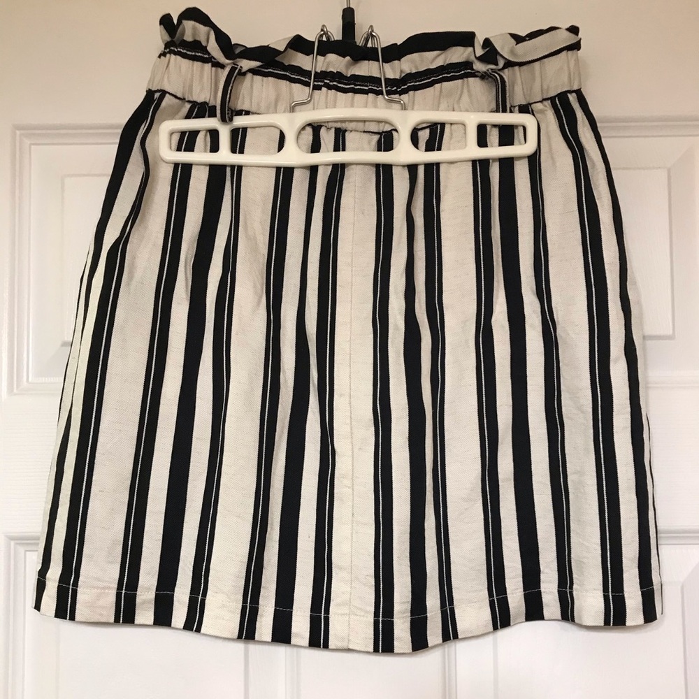 Pencil skirt (B&W pinstripe) - Picture 1 of 2